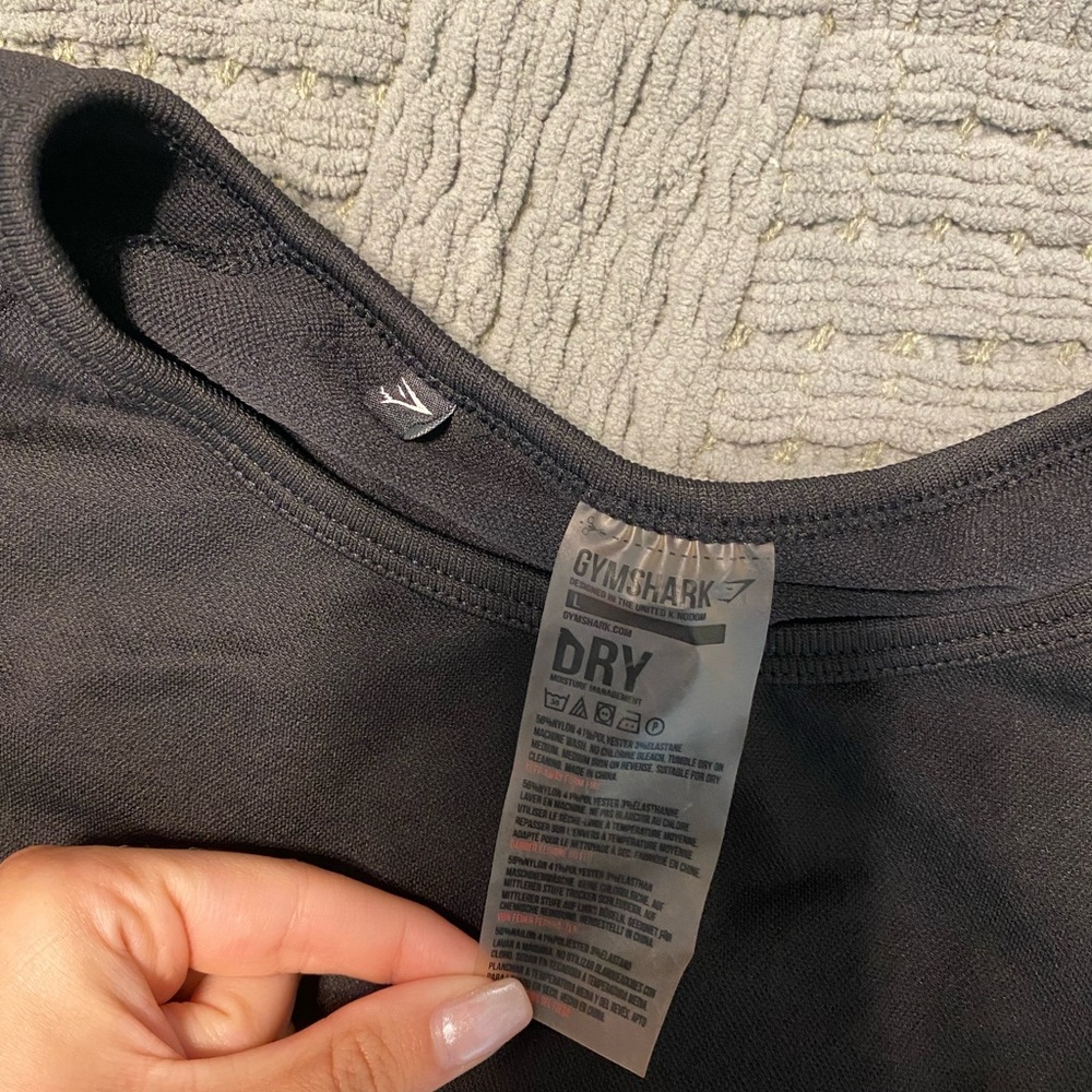 Gymshark black Crop Tee - Picture 3 of 4